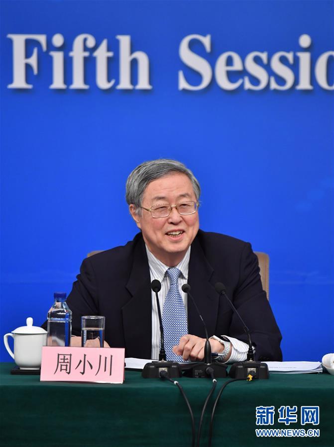 3月10日，十二届全国人大五次会议新闻中心举行记者会，邀请中国人民银行行长周小川、副行长易纲、副行长兼国家外汇管理局局长潘功胜、副行长范一飞就“金融改革与发展”的相关问题回答中外记者的提问。这是周小川在回答记者提问。
