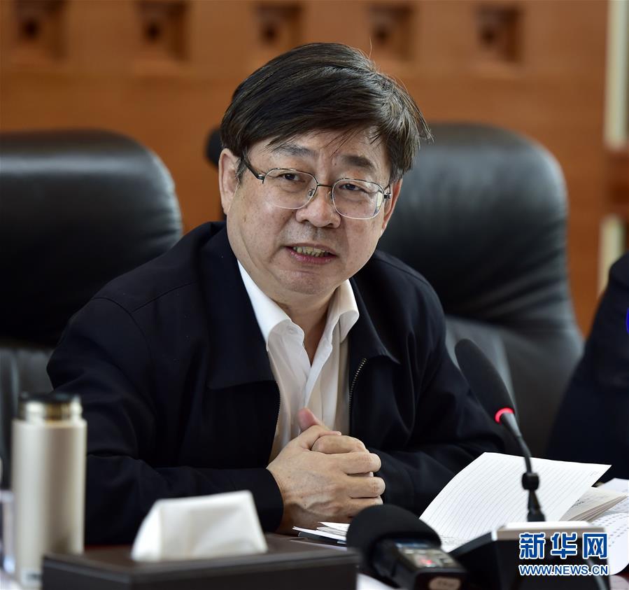 全国人大代表张杰建议，积极推进分级诊疗，加快推进解决医疗资源配置不均衡问题。新华社记者 岳月伟 摄