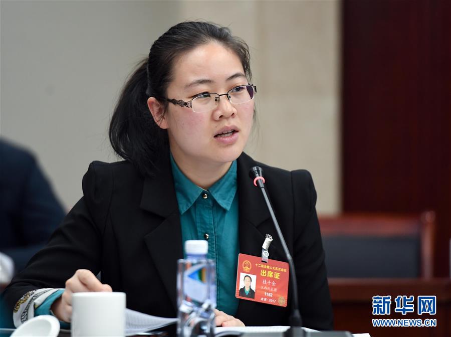 全国人大代表桂千金建议，进一步加大集体养老的投资力度，完善场所建设，加强人员培训。 新华社记者 陈晔华 摄