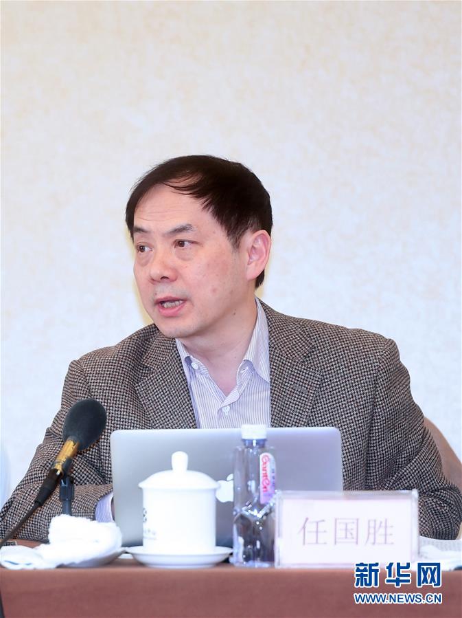 全国政协委员任国胜建议，解决体制机制问题，大力发展医养结合的“医护养老院”，促进养老事业的发展。 新华社记者 金良快 摄