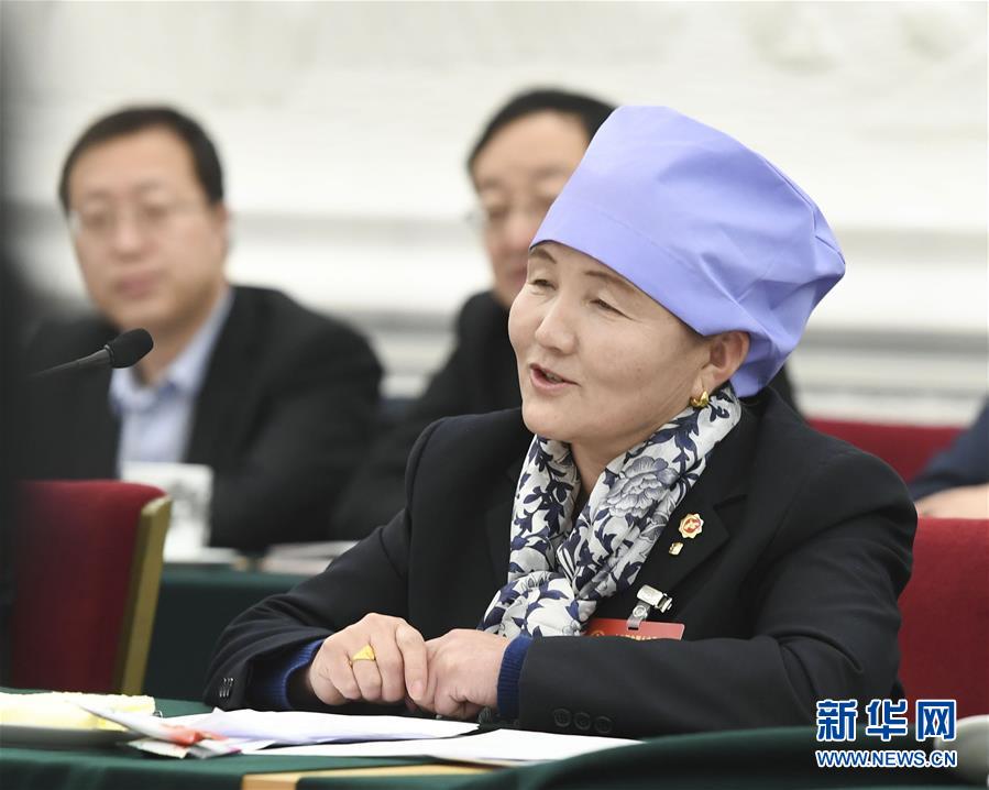全国人大代表马玉花建议，出台学前教育法，保障学前教育的公益性，给予学前教育和义务教育同等地位。 新华社记者 高洁 摄