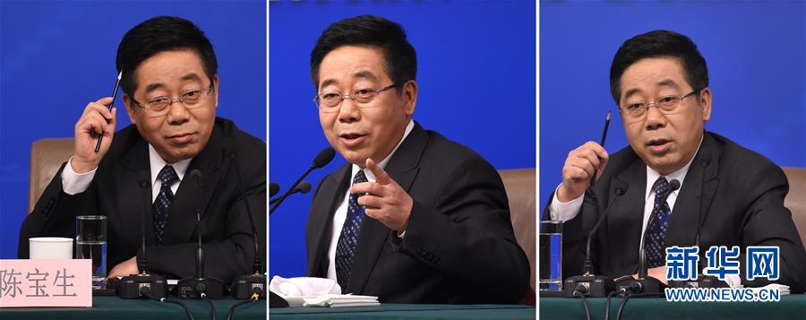    3月12日，十二届全国人大五次会议新闻中心举行记者会，邀请教育部部长陈宝生就“教育改革发展”的相关问题回答中外记者的提问。这是陈宝生回答记者提问（拼版照片）。新华社记者 薛玉斌 摄