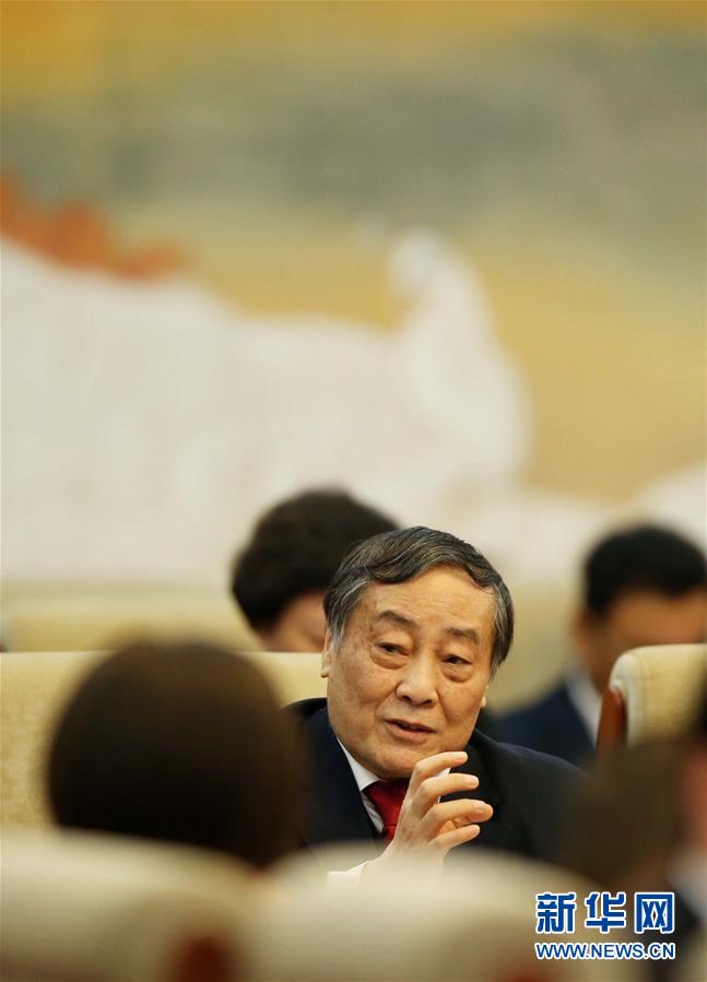 　　全国人大代表宗庆后说，只要坚持供给侧结构性改革，不断调整产品结构和提高服务质量，随着科技进步和质量强国等战略实施，我国产品的质量将会越来越好。新华社记者 金立旺 摄