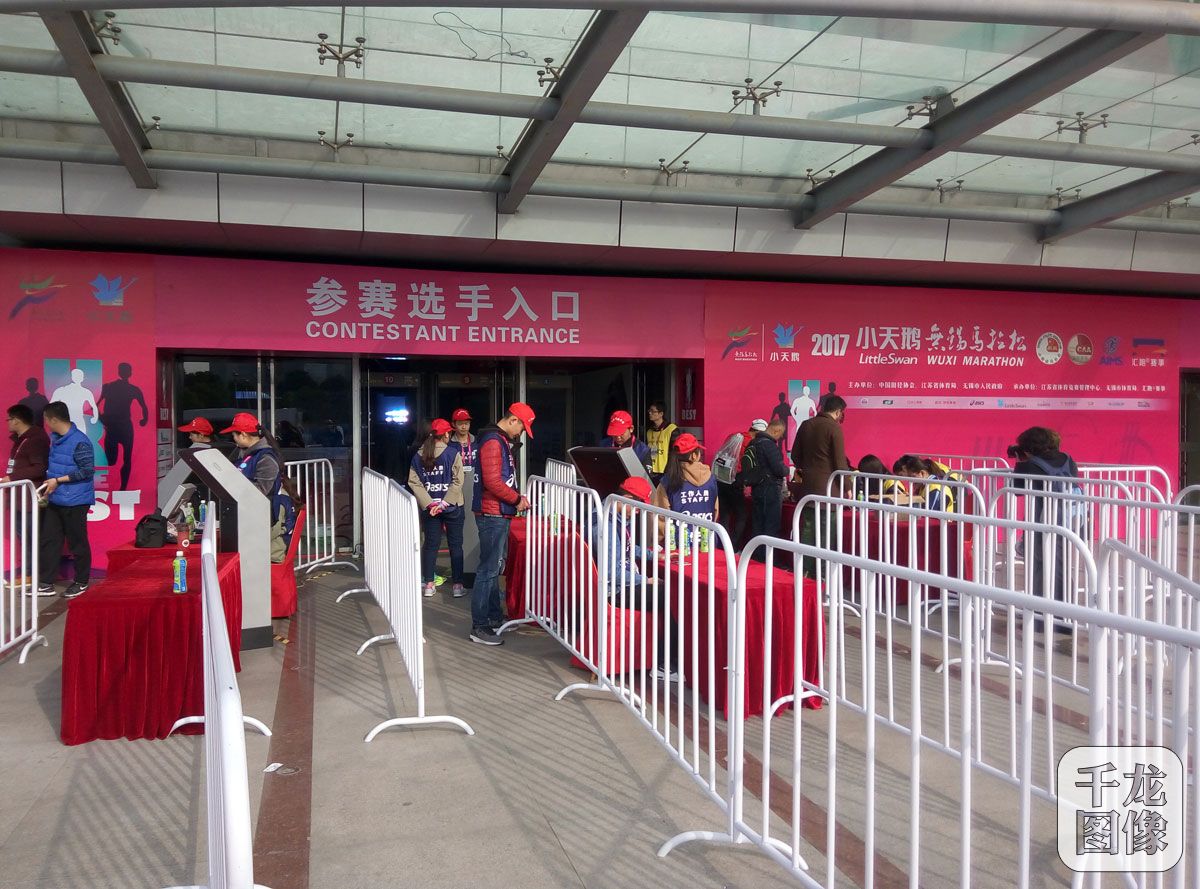 在展览馆入口处的&ldquo;人证合一&rdquo;设备是组委会主打的黑科技之一。