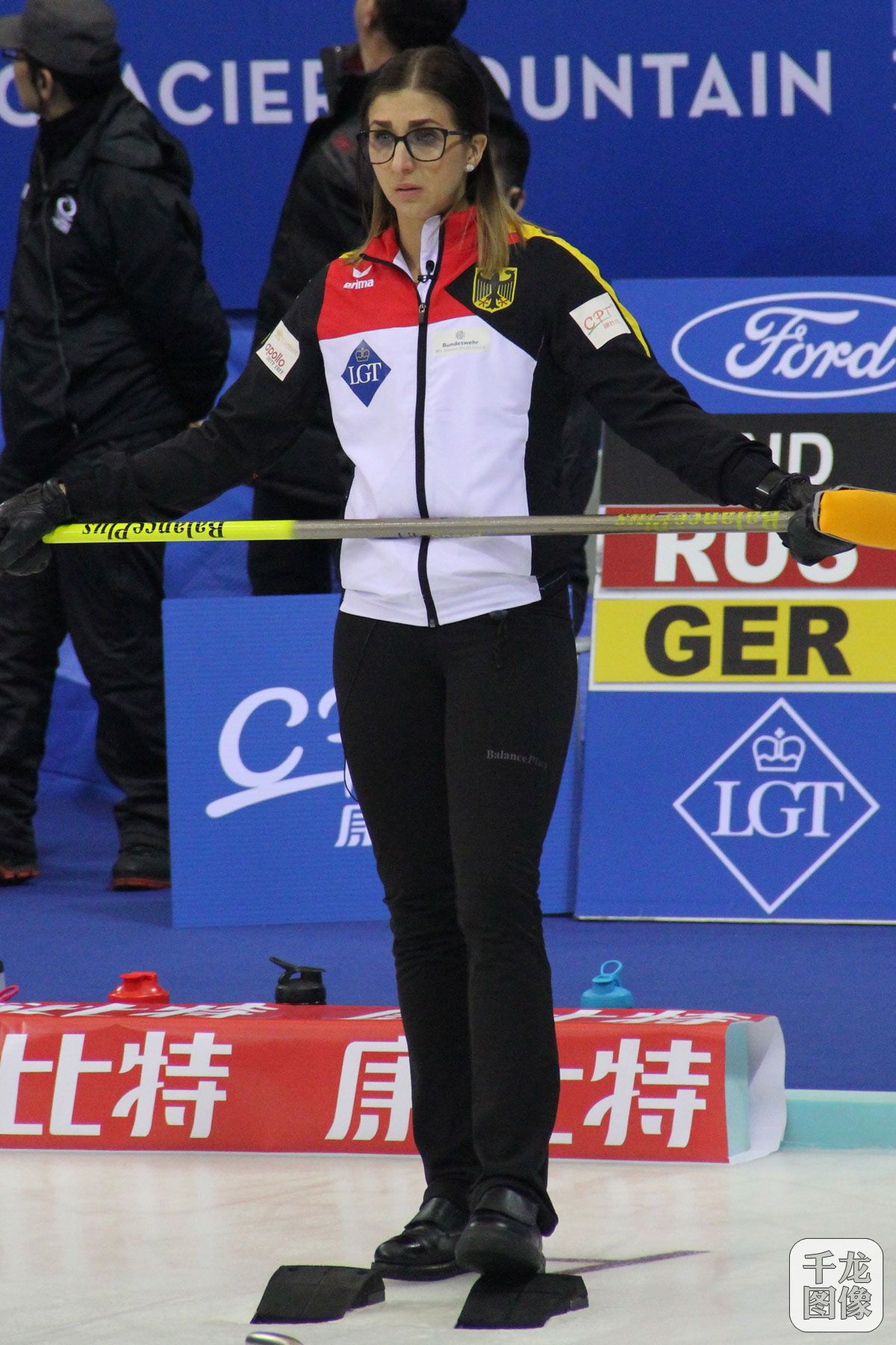 3月21日,2017年北京世界女子冰壶锦标赛进入第四天的争夺,图为参加比赛的各国冰壶美女运动员。千龙网记者 黄业摄 (2)