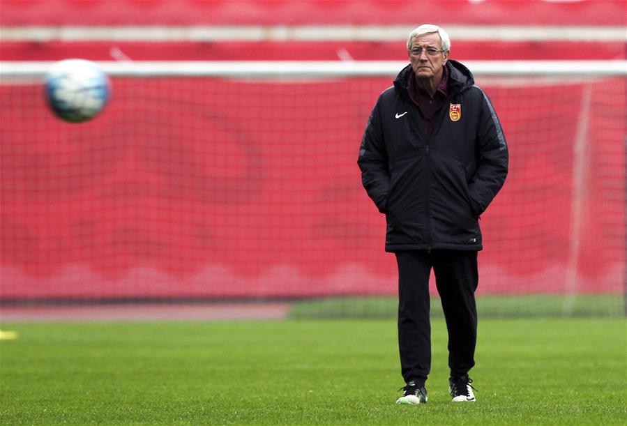 （体育）（4）足球&mdash;&mdash;世预赛：国足雨中备战中韩之战