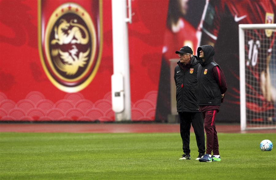 （体育）（5）足球&mdash;&mdash;世预赛：国足雨中备战中韩之战