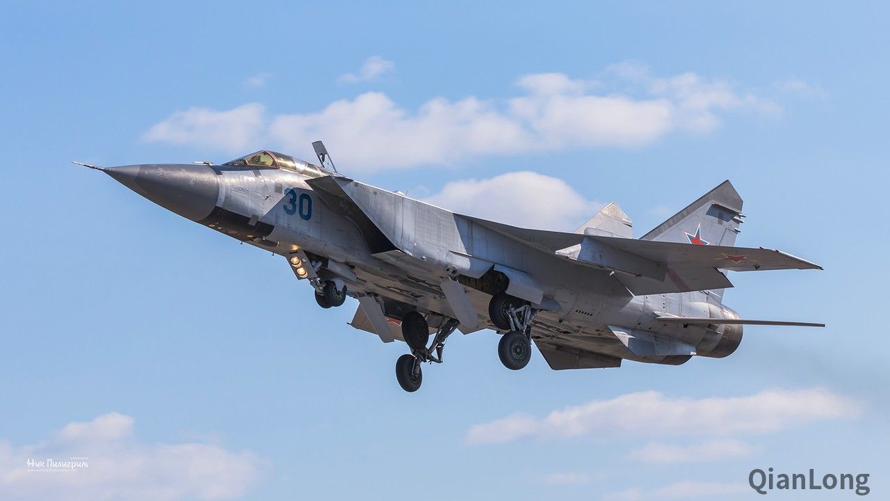 俄海军唯一米格-31战斗机中队进行飞行训练 橘