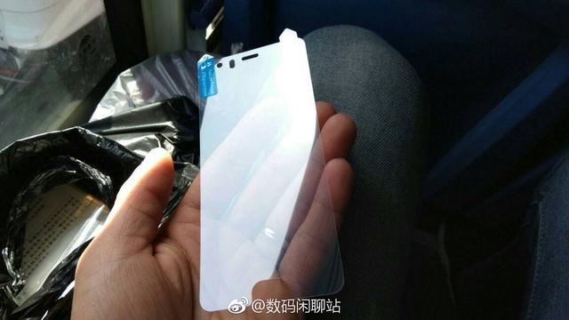 小米6前面板增加了一个开孔 难道是虹膜识别？