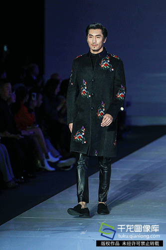 动图新闻|深山的绣娘如何掀起布依文化风-千