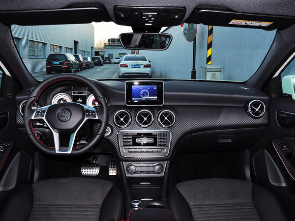 奔驰A级钜惠达5万元 降价竞争沃尔沃S40-千龙