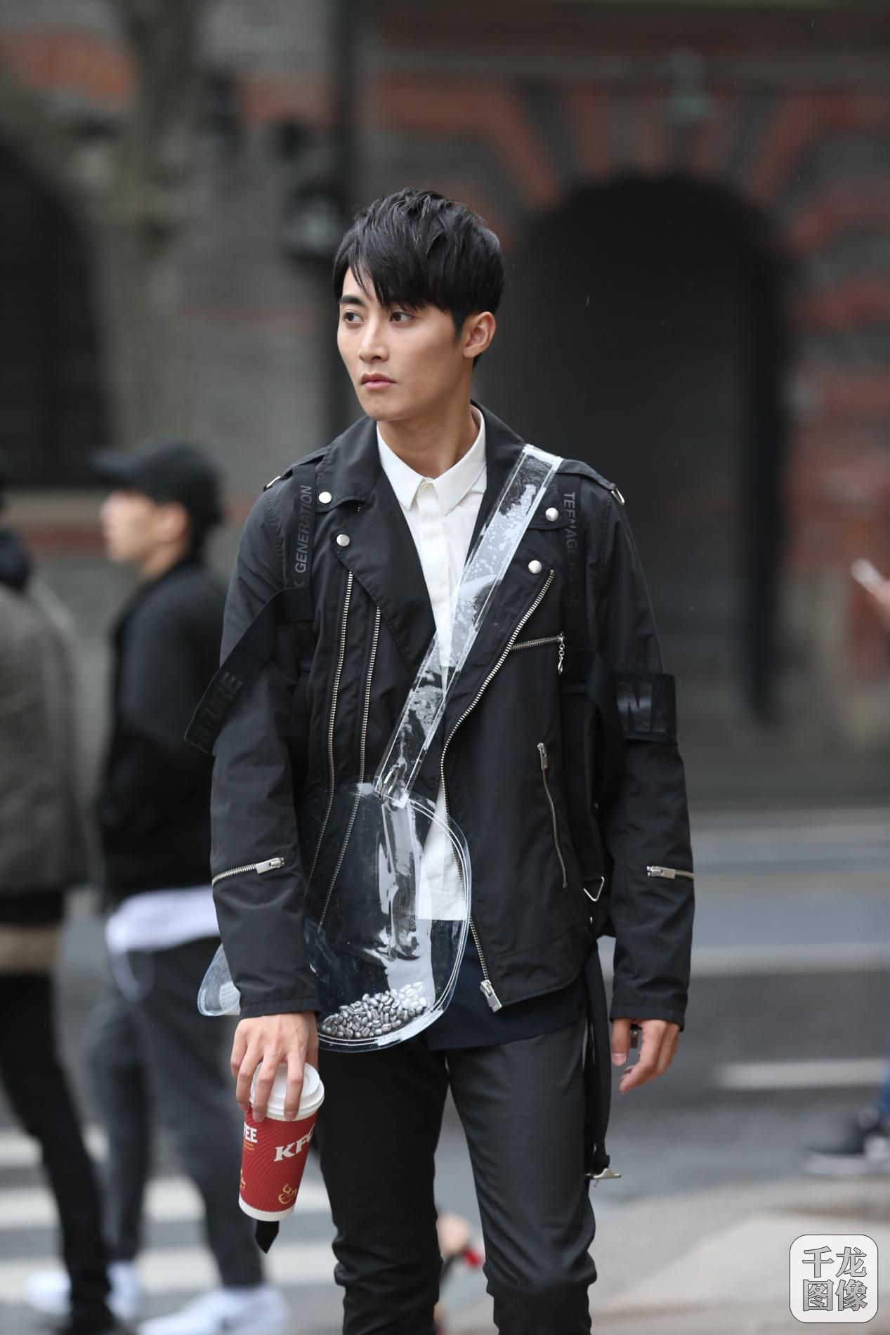 跨界大咖肯德基用一杯咖啡玩转时装周-千龙