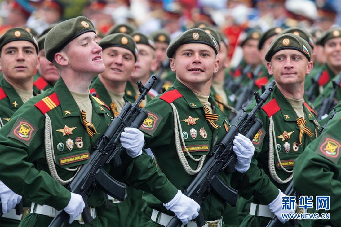 戏:新华社记者感受二战胜利72周年红场阅兵(3