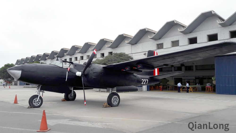 俄罗斯博主眼中的秘鲁飞机维修厂 门口有老飞