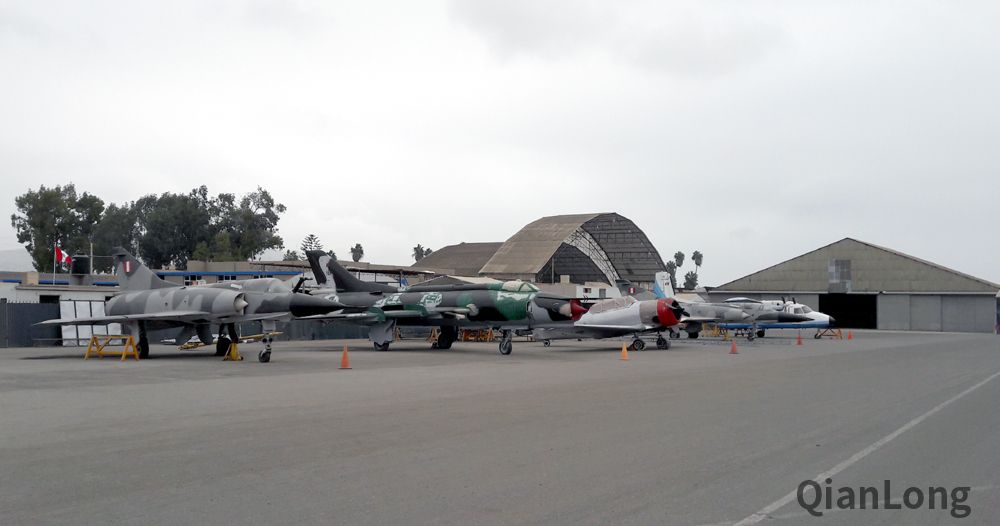 俄罗斯博主眼中的秘鲁飞机维修厂 门口有老飞