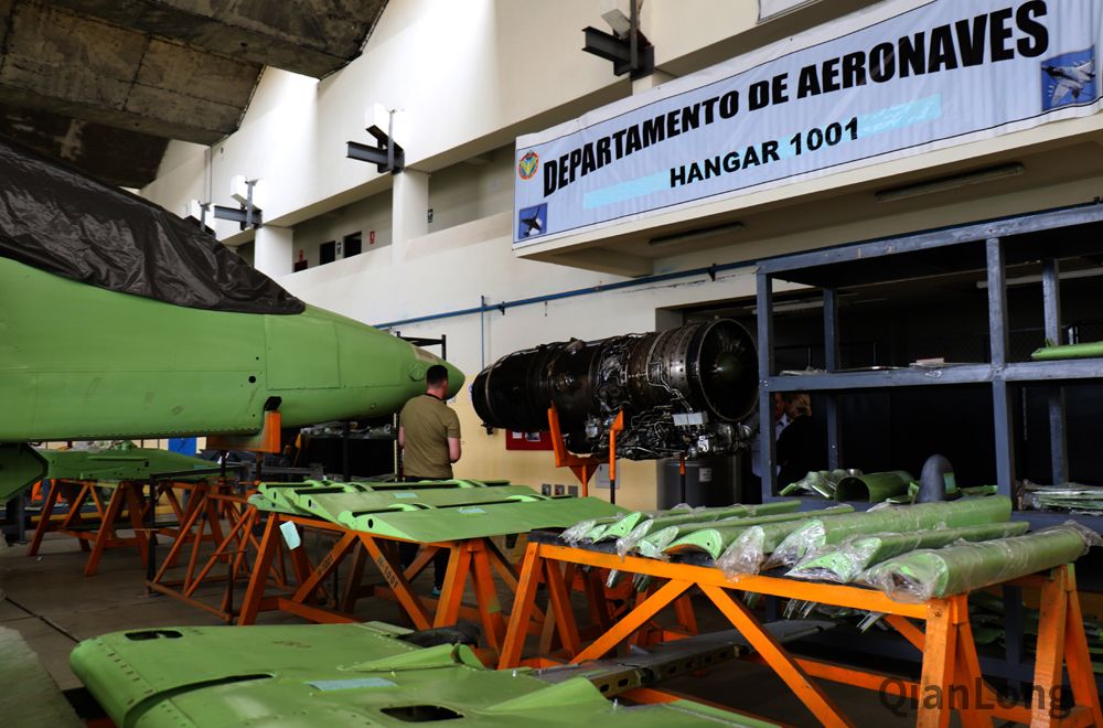 俄罗斯博主眼中的秘鲁飞机维修厂 门口有老飞