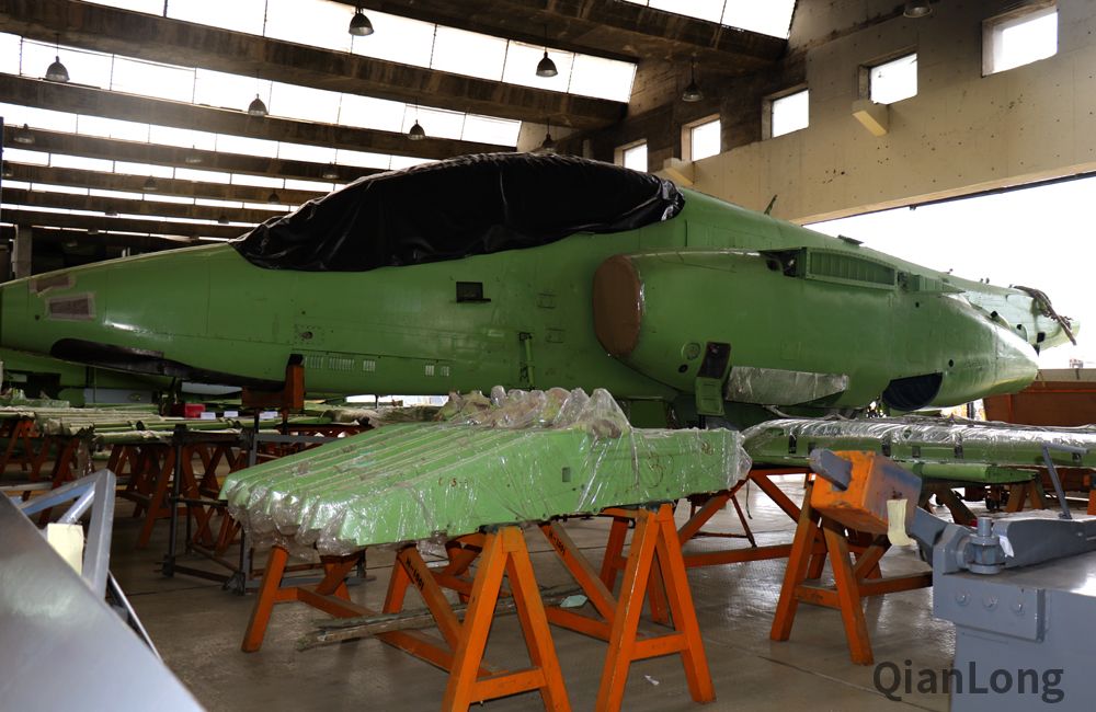 俄罗斯博主眼中的秘鲁飞机维修厂 门口有老飞