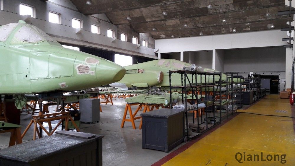 俄罗斯博主眼中的秘鲁飞机维修厂 门口有老飞