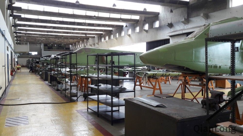 俄罗斯博主眼中的秘鲁飞机维修厂 门口有老飞