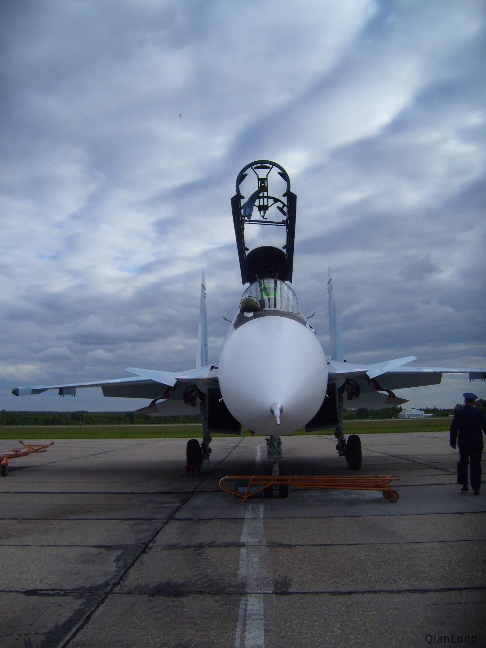 俄罗斯海军接收2架苏-30SM战斗机 年底完成新