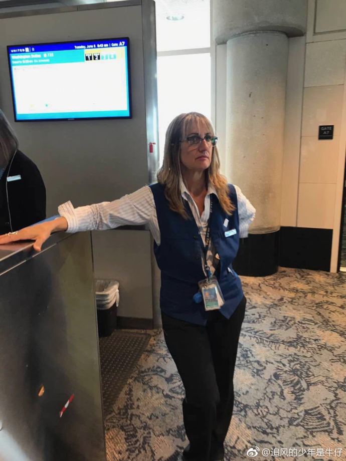 张帅怒斥美联航态度恶劣:抢走护照 登机牌都撕烂