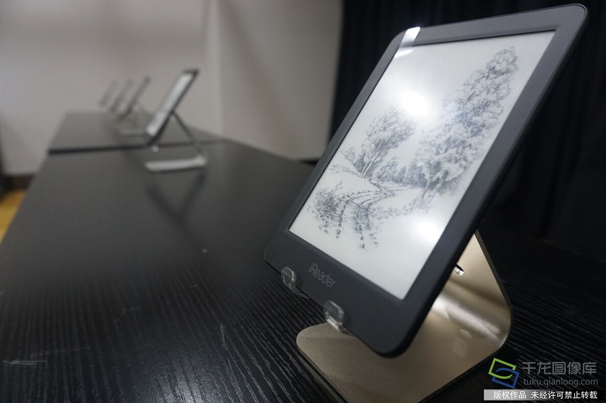 掌阅发布iReader Light轻薄全功能阅读器-千龙
