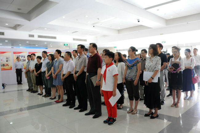 启动式上，大家参观了“牢记嘱托，砥砺奋进——党的十八大以来北京发展纪实”和“践行红墙意识，推动转型发展——党的十八大以来西城发展纪实”主题展览。展览以习近平总书记系列重要讲话精神和两次视察北京精神为根本遵循，图文并茂地展示过去五年北京市、西城区的建设发展成就。