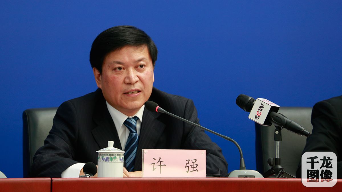 北京市科学技术委员会主任许强介绍市科委推进北京建设全国科技创新中心发展工作有关情况。
