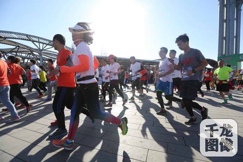2016年3月26日，第六届公园半程马拉松北京公开赛·人保寿险专场在奥林匹克森林公园圆满落幕，公园半马已四度在京城跑步圣地——奥林匹克森林公园举行，对于熟悉该赛事的朋友，每月一次与“斑马”的约会已经成为一种习惯。第六届公园半程马拉松北京公开赛报名启动不到两日便火速报满，足见广大跑者对于“斑马”的喜爱之情。【北京市体育总会供图】