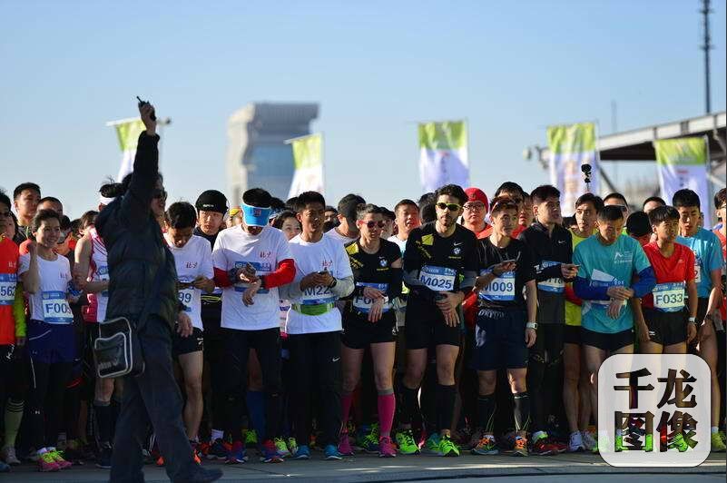 2016年3月26日，第六届公园半程马拉松北京公开赛·人保寿险专场在奥林匹克森林公园圆满落幕，公园半马已四度在京城跑步圣地——奥林匹克森林公园举行，对于熟悉该赛事的朋友，每月一次与“斑马”的约会已经成为一种习惯。第六届公园半程马拉松北京公开赛报名启动不到两日便火速报满，足见广大跑者对于“斑马”的喜爱之情。【北京市体育总会供图】