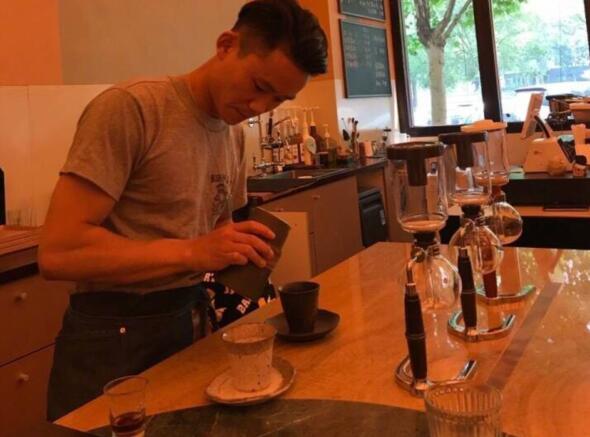 后现代城里隐藏的一家可以遇到各路网红的咖啡