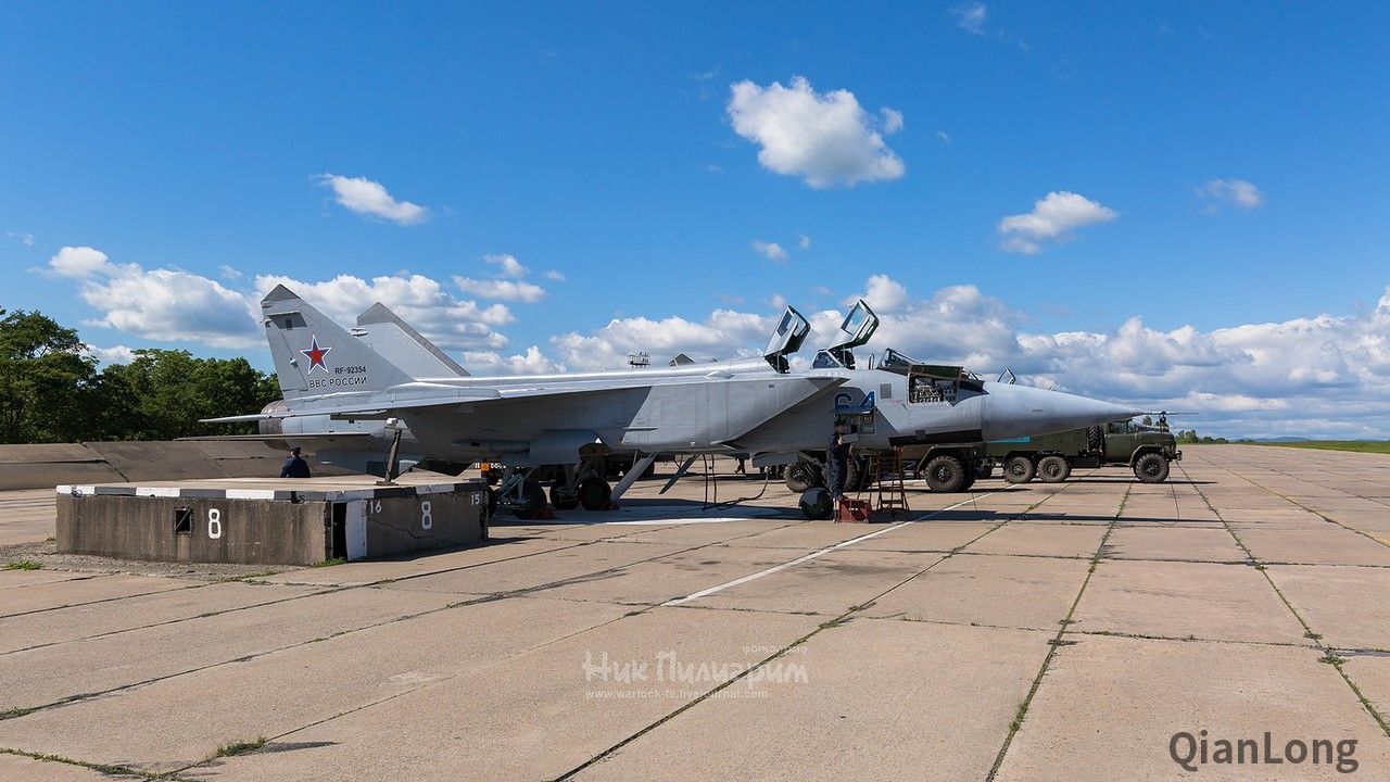 俄空军进行飞行训练 海军的米格-31战斗机也参