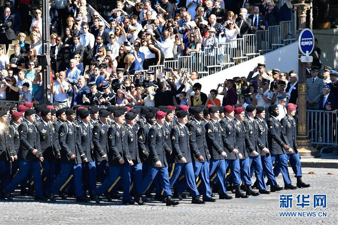 法国举行国庆阅兵仪式 美总统特朗普到场参加