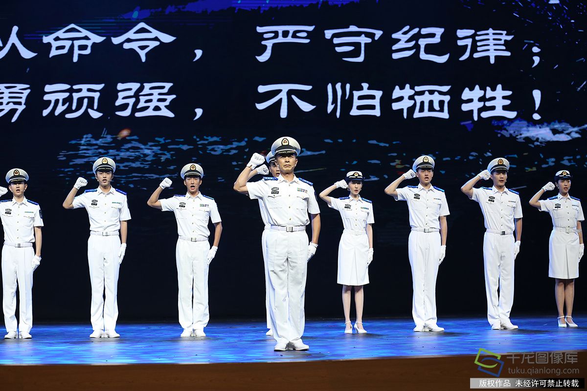 不拍风月拍军旅 赵宝刚让潜艇 浮出水面