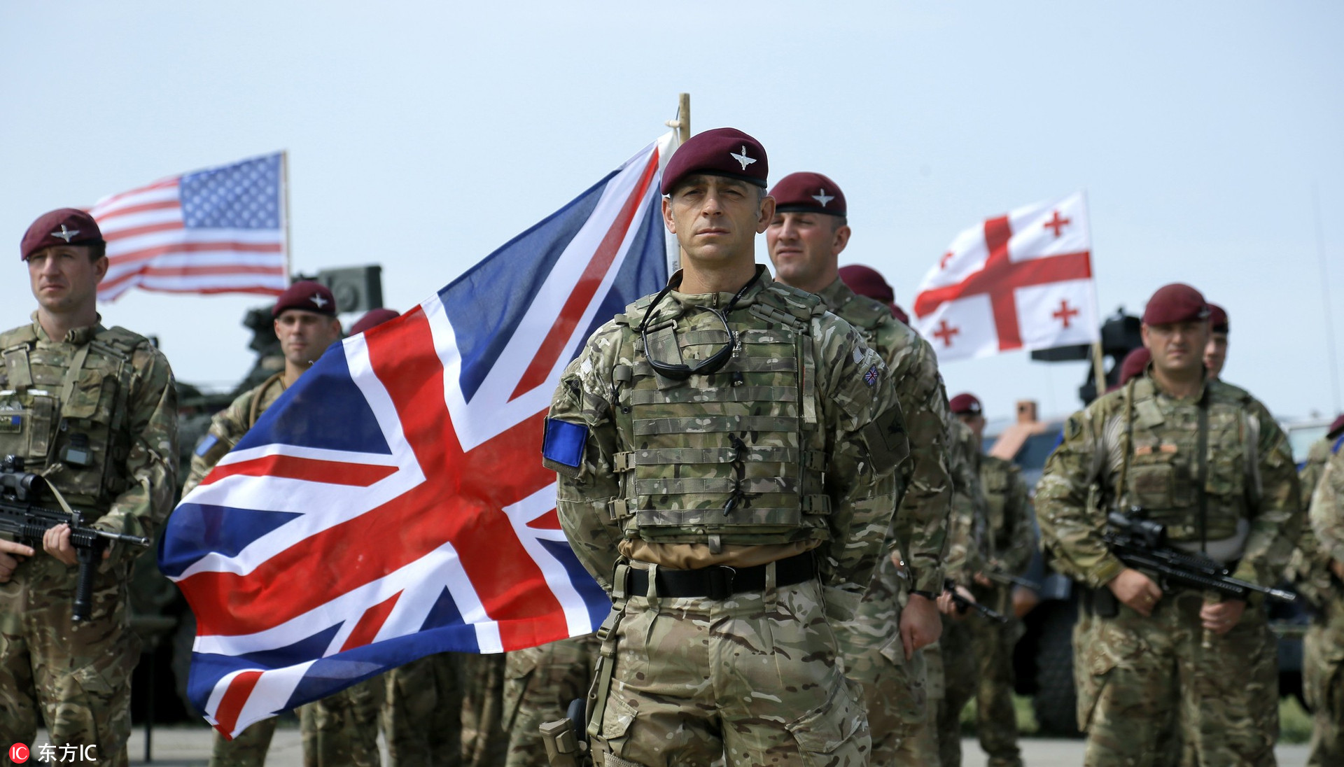 北约多国在俄罗斯门口军演 格鲁吉亚与美英士兵严重撞衫(6)
