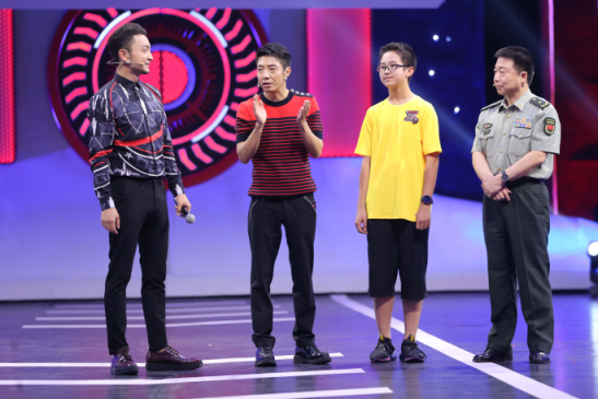 穿航天服 驾驶员、工程师或纳入航天员选拔范