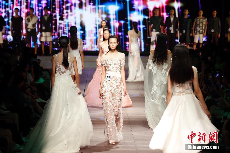 北京上演选秀赛事 打造百万年薪专属模特(4)