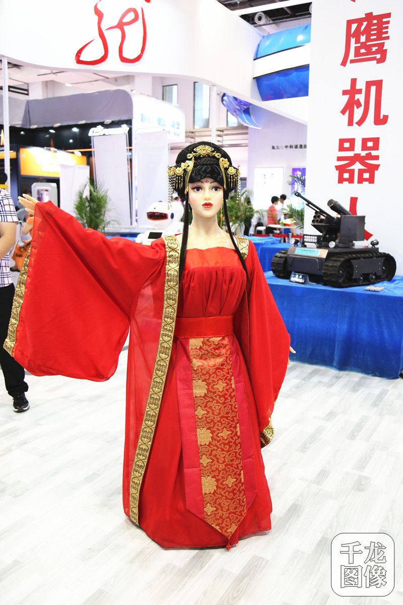 机器人大会上的美女1