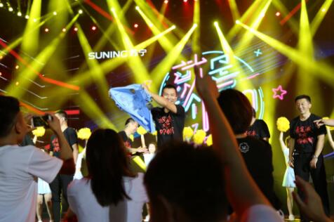 说球、喊麦 詹俊黄健翔领衔最豪华解说团燃爆