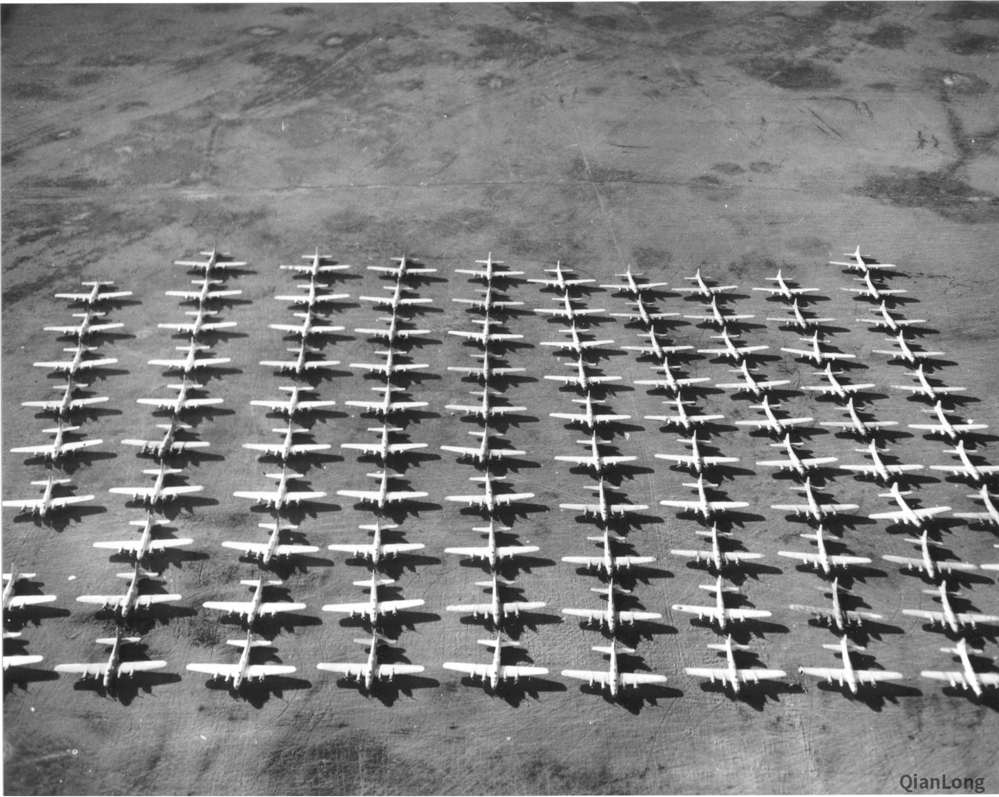 飞机坟场里的B-24与B-17轰炸机 足够武装一个国家的远程打击力量(4)
