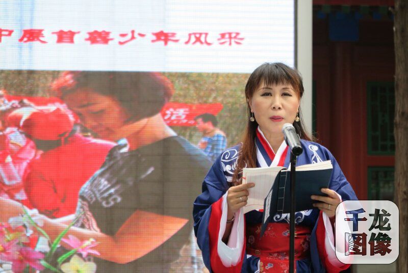 金台书院小学校长张弦致辞。