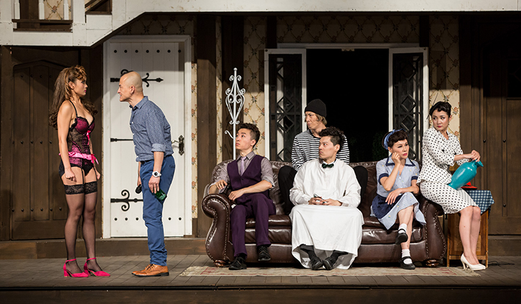 英国经典闹剧《糊涂戏班》热闹开演!