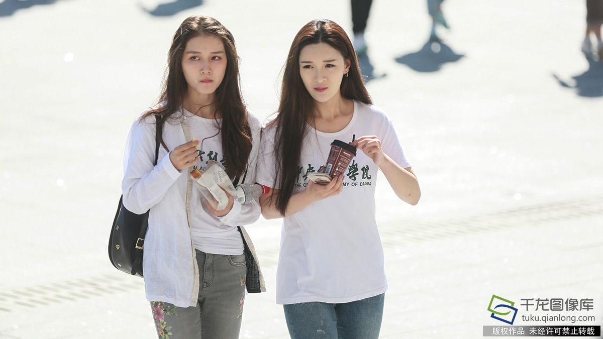 中戏开学典礼 美女新生颜值爆表(8)