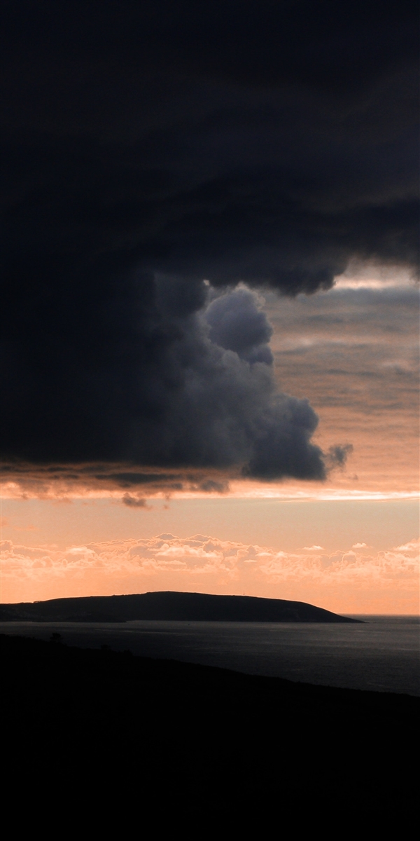 iPhone X自带壁纸：没有&ldquo;刘海&rdquo;世界都清爽了