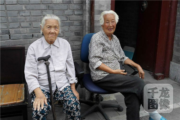 90多岁高龄的赵奶奶和86岁高龄的潘奶奶_副本