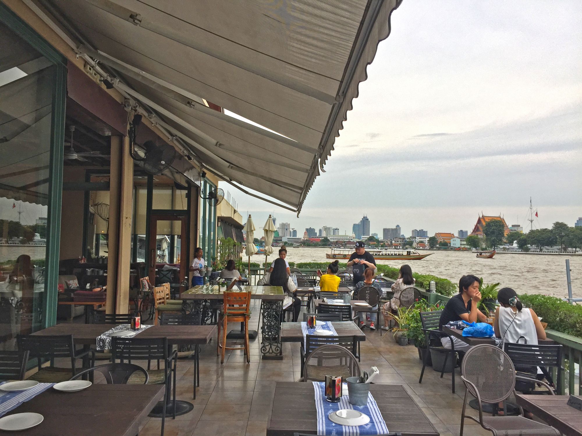 曼谷湄南河畔网红餐厅Eat Sight Story推荐经典