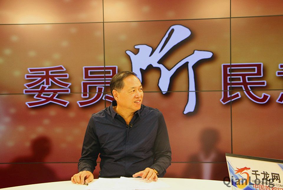 北京市政协委员，北京粮食集团有限责任公司原党委书记、董事长胡新民与主持人现场交流。