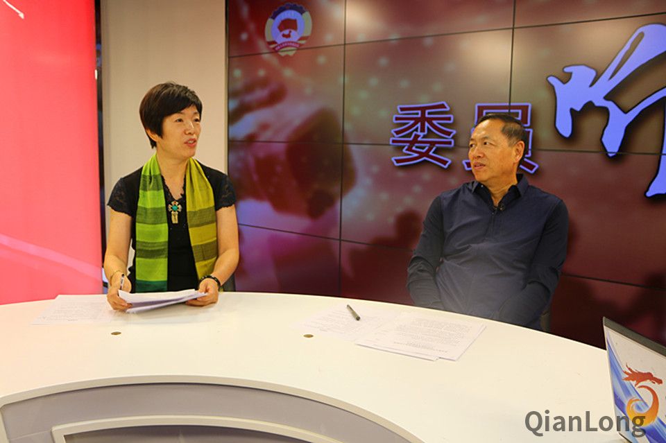 两位委员现场谈老字号品牌传承保护与创新发展。