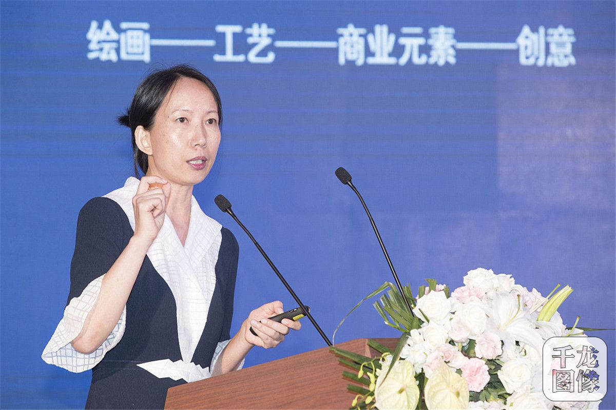 9.独立时尚撰稿人、上海时装周特邀评论员冷芸