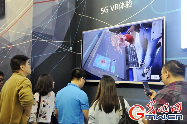 【砥砺奋进的五年 大型成就展】短视频丨5G改变的不止网速 更驱动万物互联走向现实